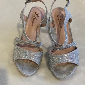 Silver sparkle Lorraine size 8 1/2 dress sandals